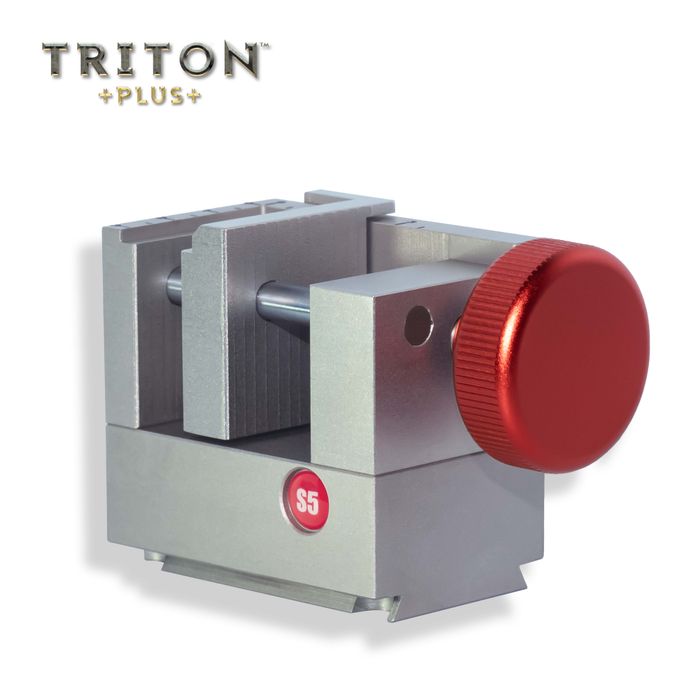 Triton PLUS engraving jaw